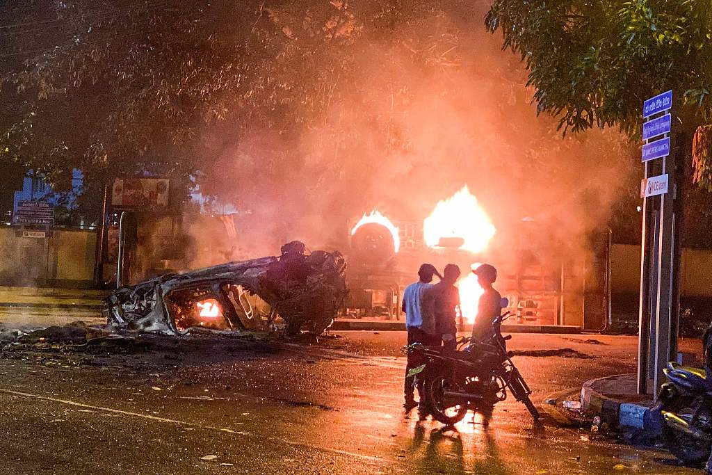 外媒：斯里兰卡发布“就地枪决令”以平息暴乱