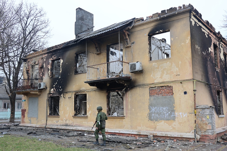 乌军火箭弹攻击顿涅茨克：住宅受损  2人受伤