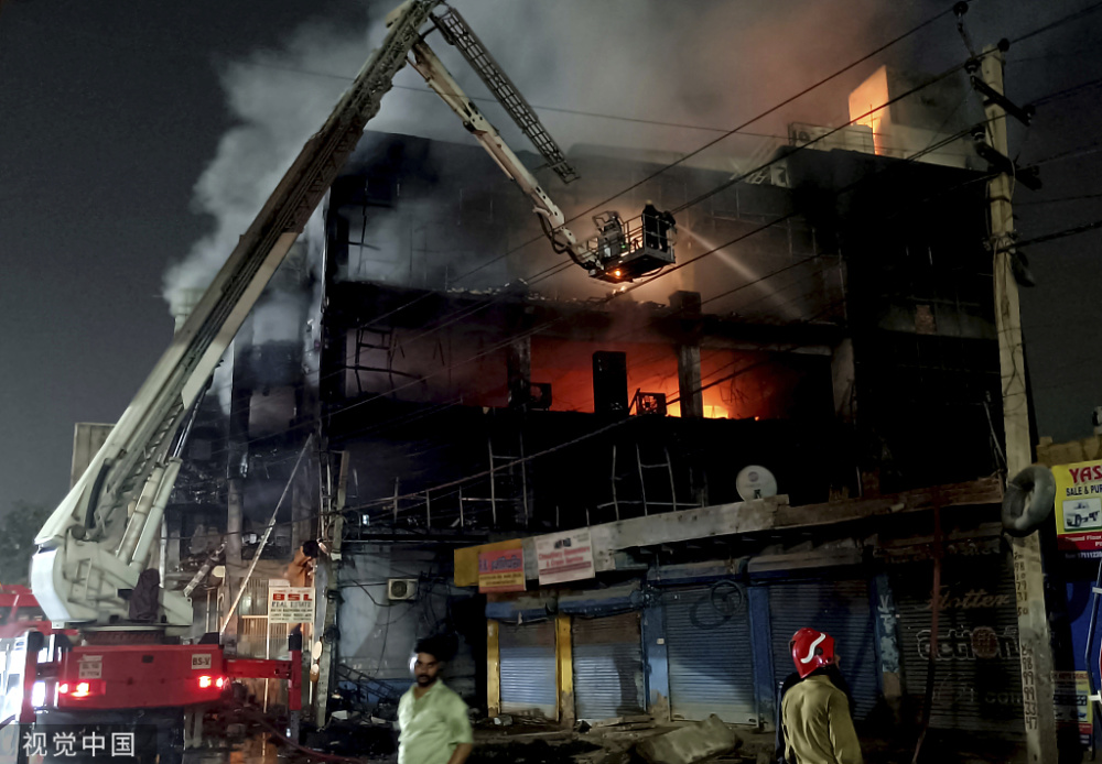 印度首都发生火灾已致27死40伤，总统和总理都发声！ (http://www.szcoop.com.cn/) 国际 第2张