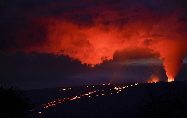 美国夏威夷两座大型火山同时处于喷发状态 系数十年来首次 (http://www.paipi.cn/) 国际 第1张