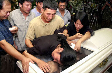 遇害中国人质追悼会今天上午在马尼拉举行(附图)