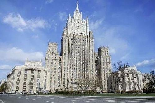 俄罗斯外交部宣布制裁15名英国公民