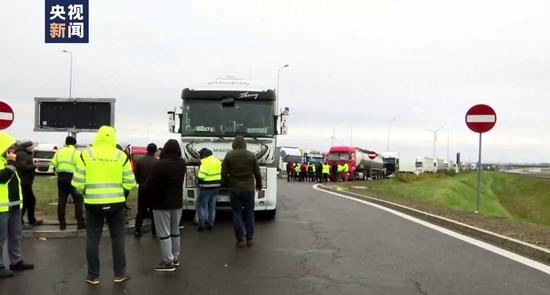 一名乌克兰卡车司机在波乌边境等待过境时死亡