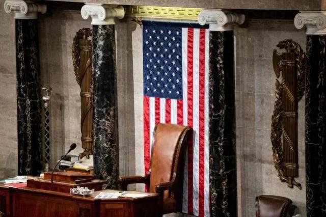这是1月5日在美国华盛顿国会拍摄的空置的众议院议长座椅。新华社记者刘杰摄