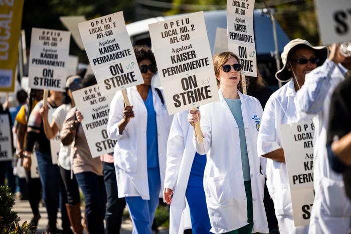 美国罢工潮持续蔓延，最大医疗机构超7万人将罢工3天