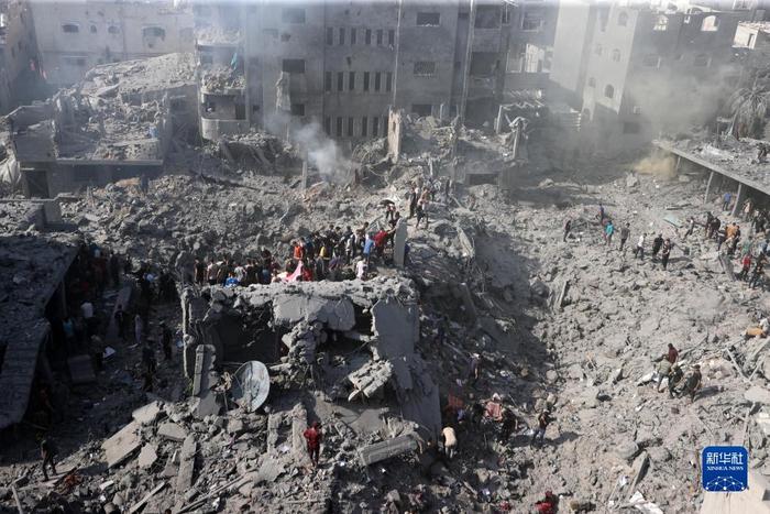 以色列空袭加沙中部难民营造成至少15人死亡