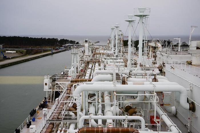 当地时间2023年1月14日，德国卢布明港，卢布明港液化天然气接收终端正式启用。