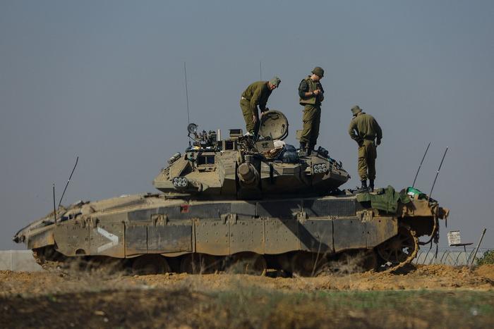 12月3日，加沙地带边境的以色列部队。图自澎湃影像