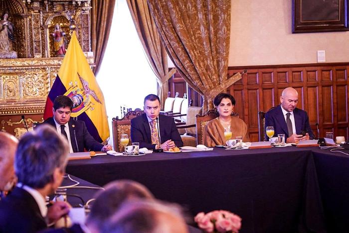 1月10日，厄瓜多尔总统参加的一场会议。路透社转引自社交媒体Facebook/Handout