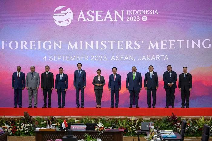 东盟峰会聚焦“增长的中心”，印尼前外长：拜登缺席“令人失望”
