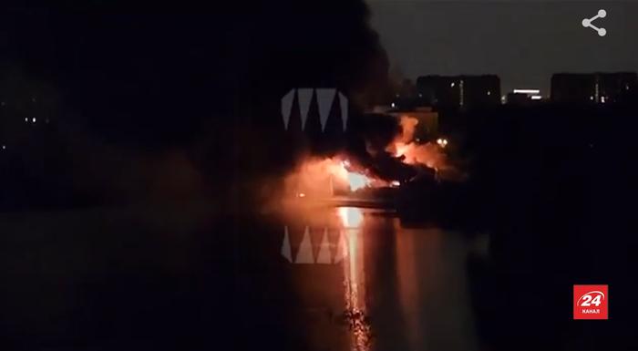乌克兰“24tv.ua”网站报道“俄罗斯联邦海关署大楼发生大火”中视频截图