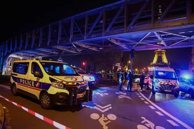 德国公民在巴黎持刀袭击事件中身亡，朔尔茨：震惊！