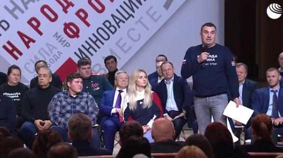 俄新社视频：普京支持者举行集会，一致支持他作为独立候选人参选