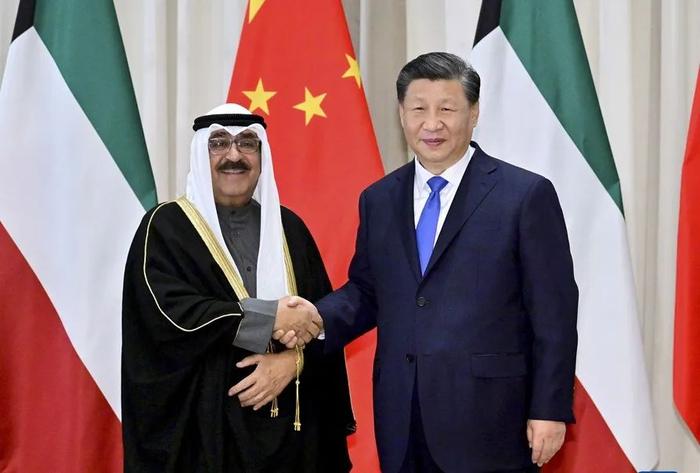·国家主席习近平在杭州西湖国宾馆会见来华出席第19届亚洲运动会开幕式的科威特王储米沙勒。图源：新华社