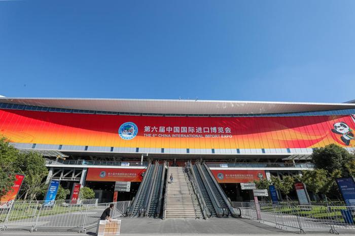  第六届进博会场馆国家会展中心（上海）外景（2023年11月2日摄）。新华社记者 辛梦晨 摄