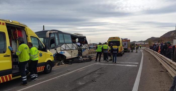 西班牙东南部发生交通事故 已致1死13伤