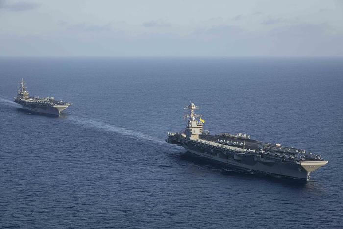 2023年11月初，“福特”号与“艾森豪威尔”号在地中海进行联合训练 图片来源：美国海军