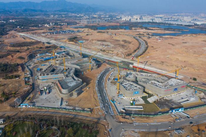   空中俯瞰浙江金漪湖科技创新策源地重大基础设施项目施工现场（2024年1月3日摄，无人机照片）。新华社记者 徐昱 摄
