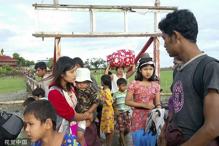 缅甸多次爆发冲突，大批民众越境印度避难。图自视觉中国