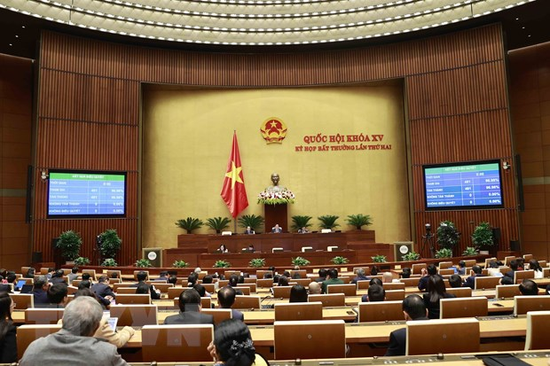 1月5日下午，越南国会代表表决通过了罢免政府两名副总理的职务。。<span style=