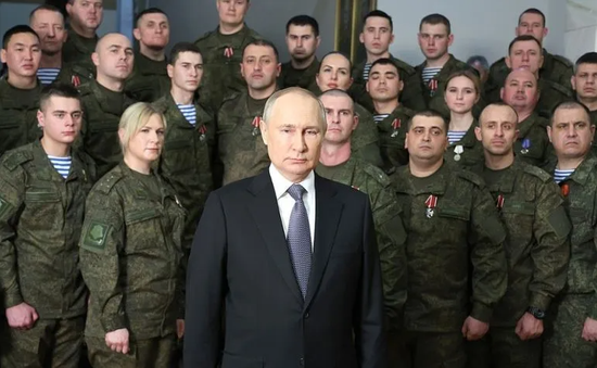 普京去年12月31日视察俄南部军区司令部。图源：GJ