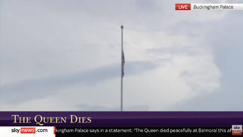 英国女王去世 白金汉宫降半旗致哀
