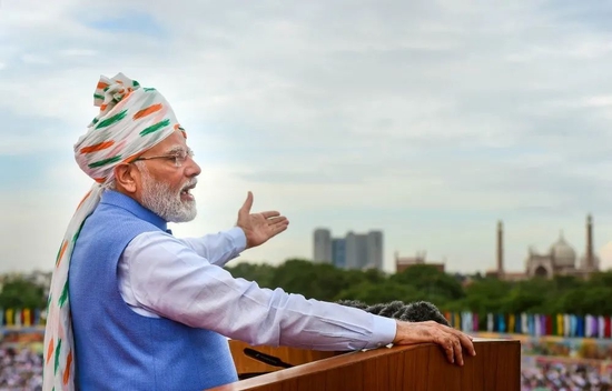印度总理莫迪8月15日讲话称，将在2047年把印度建成发达国家。图源：OrangeNews