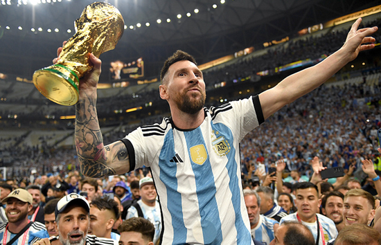 梅西打算继续为阿根廷队效力：想作为世界杯冠军多出场几次