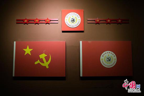 中央革命根据地历史博物馆展示中华苏维埃共和国国旗和军旗。中国网记者  董宁摄影
