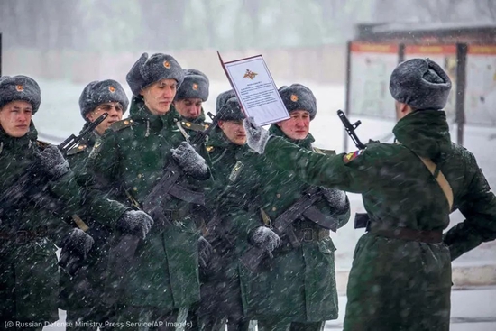今年1月，在俄沃罗涅日地区的工程工兵团军人进行军人宣誓  图：俄罗斯国防部网站