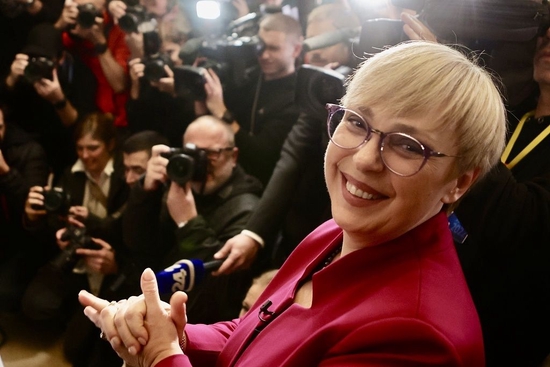 美媒：斯洛文尼亚当选女总统是摩托车发烧友
