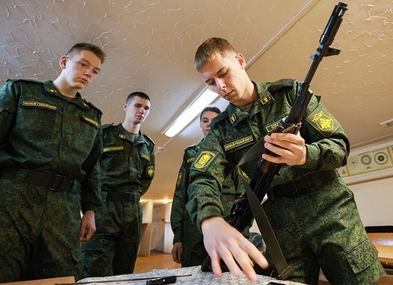 俄罗斯中学下学年将开始“军训”，俄官员：非常有意义