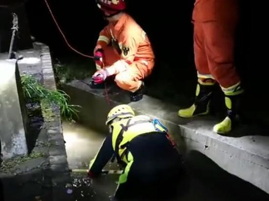 深圳暴雨引发洪水多人被冲走 已致4人死亡7人