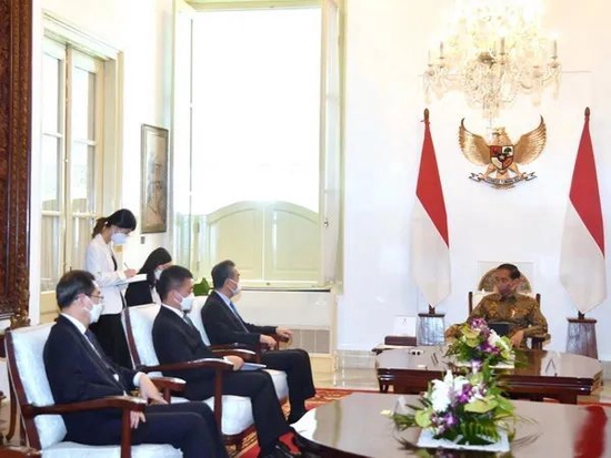 7月11日，印尼总统佐科在雅加达会见正在印尼访问的国务委员兼外长王毅  图：外交部网站