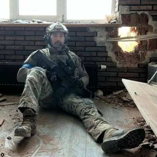 “大尉李根”在乌克兰作战时留影