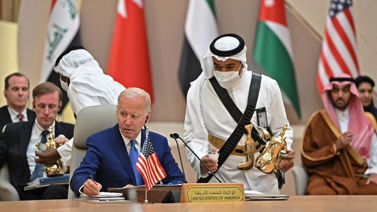 拜登16日在沙特阿拉伯吉达参加“安全与发展”峰会并讲话 图自外媒