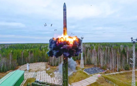 10月26日，俄罗斯试射了一枚“亚尔斯”洲际弹道导弹，作为俄罗斯核演习的一部分