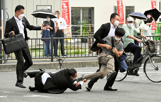 日媒：安倍遭枪击时现场有22人负责警备 包括7名特警