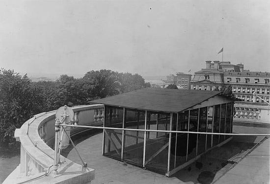 美国前总统塔夫脱（1909-1913）曾在白宫楼顶搭睡袋避暑 图自：白宫历史协会