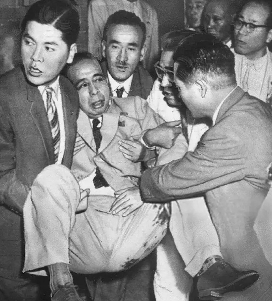 △1960年7月14日，时任日本首相岸信介遇刺。