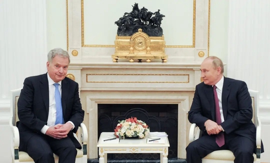 ↑资料图。芬兰总统尼尼斯托（左）与俄罗斯总统普京举行会晤。