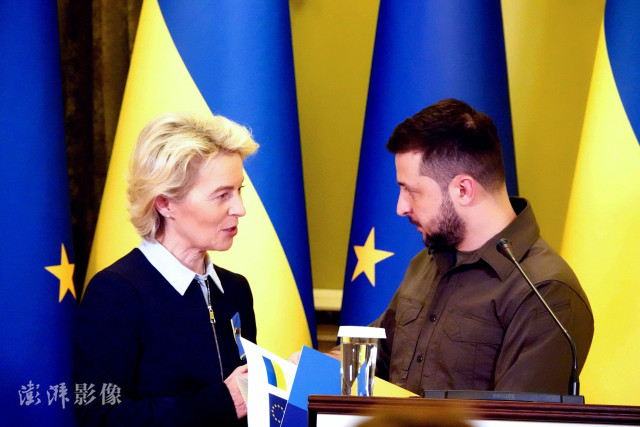 4月8日，乌克兰基辅，欧盟委员会主席冯德莱恩与乌克兰总统泽连斯基举行会晤。图自澎湃影像