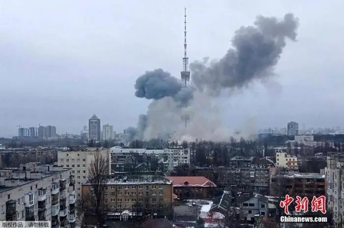 当地时间3月1日，乌克兰基辅电视塔附近发生两次爆炸。
