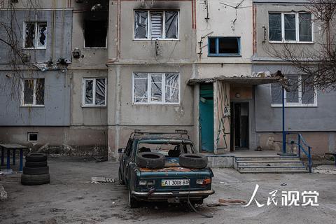 乌克兰基辅郊区的马卡里夫，当地遭受炮击后满目疮痍。（资料图）