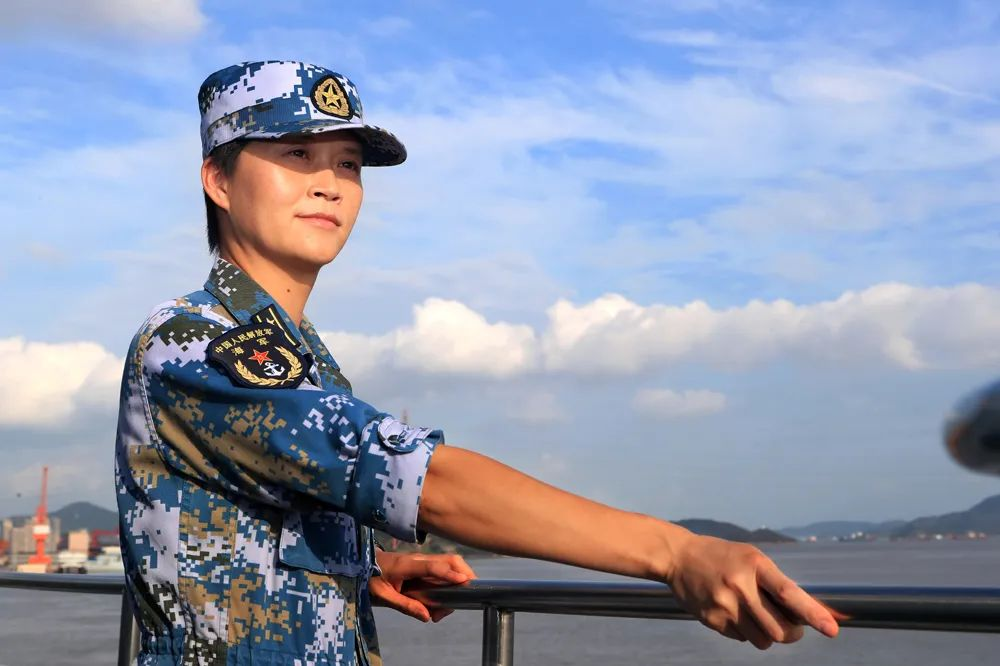 中山大学博士韦慧晓已经成为中国海军首位女舰长
