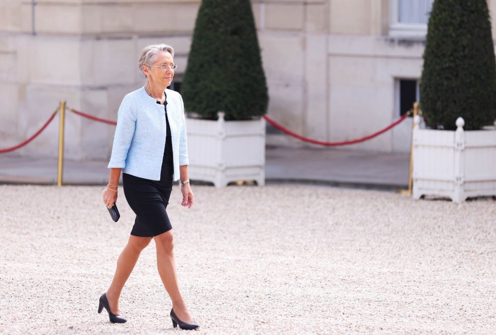 5月7日，伊丽莎白·博尔内抵达巴黎爱丽舍宫出席法国总统就职典礼。（新华社记者高静摄）
