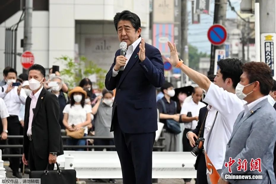 日本前首相安倍晋三遭遇枪击前，正在进行街头演讲。图片来源：视觉中国