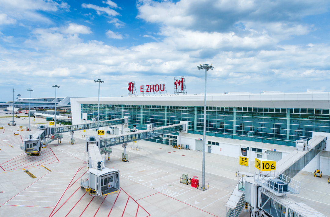 2022年7月17日，鄂州花湖机场这个我国首个、亚洲首个专业货运枢纽机场正式投运。图/IC