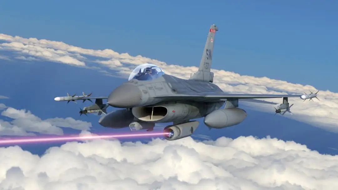 F-16战斗机使用机载激光吊舱发射高能激光