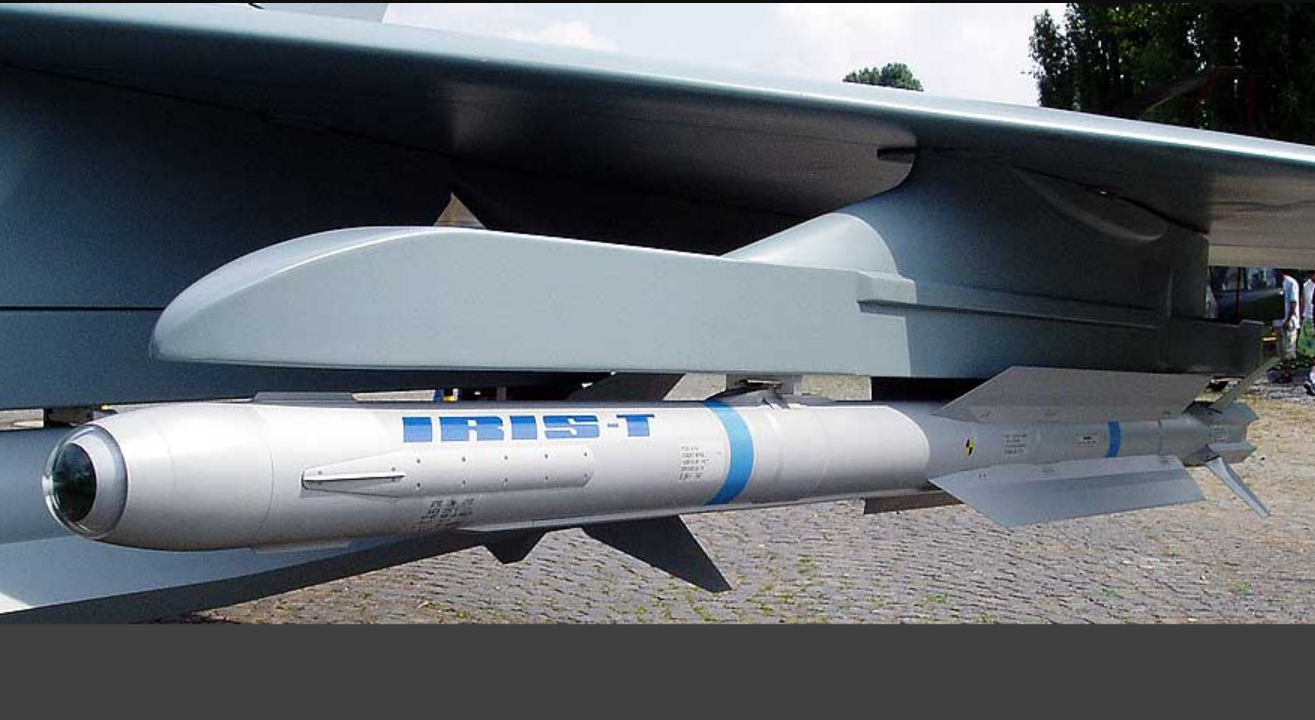 IRIS-T导弹是一种近距红外成像制导空空导弹。